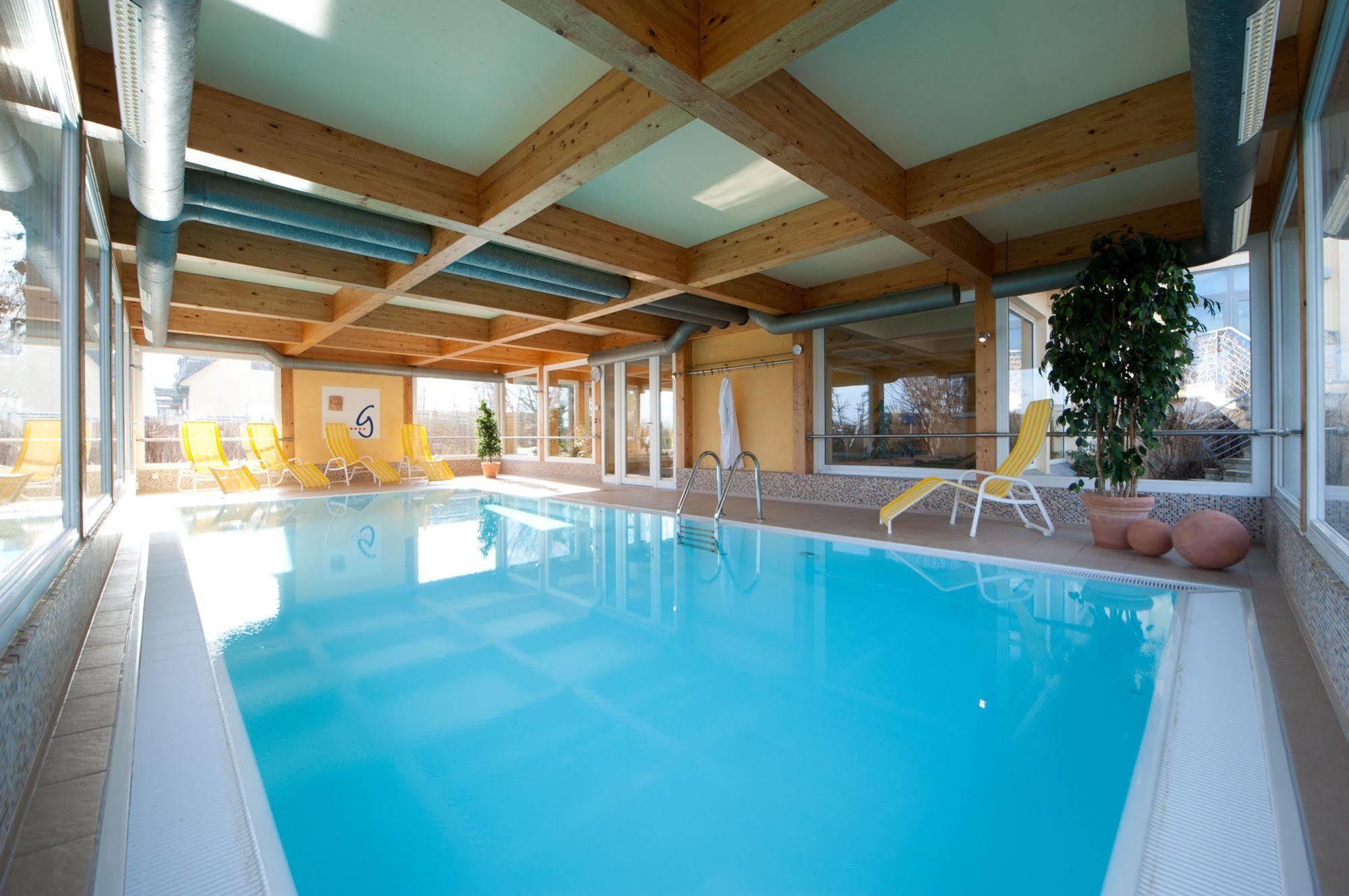 Hotel Godewind Росток Екстериор снимка